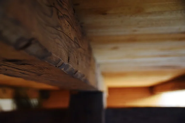 Historisches Holzbauwerk des Waldknechtshofs